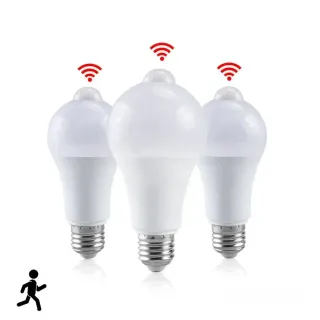 Lot de 3 ampoules LED E27 à détecteur de mouvement, ampoules à détecteur de mouvement à économie d'énergie de 15 W, lumière blanche froide 5700 K.